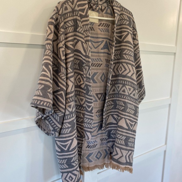 Begonville Cotton Shrug - Picture 6 of 11